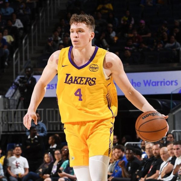 Hai trò chơi của Lakers  Ris